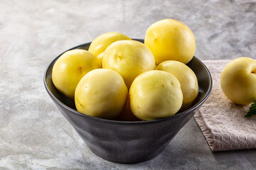 Yellow Uzbek nectarines in the bowl