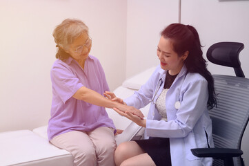 Fototapeta premium Doctors and medical staff are working to prepare to examine patients in the clinic.
