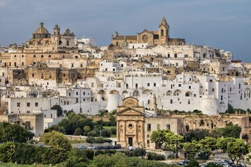 ostuni, italien - panorama der altstadt 