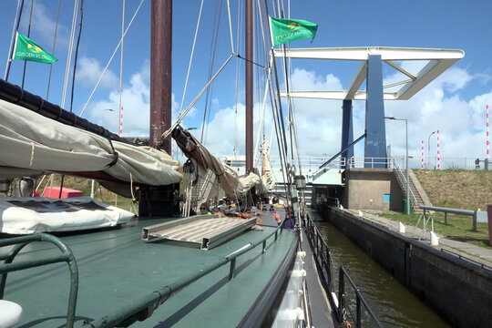 Sailing boat in the sluis