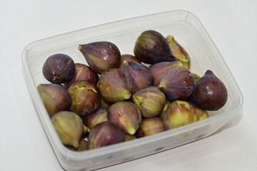 Fresh Ripe Figs Pile: A Close-Up of Organic and Healthy Fruit Harvest