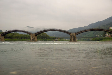 早朝の錦帯橋