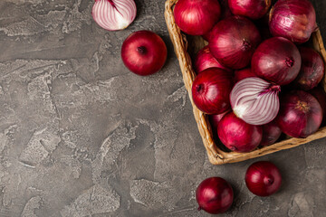 Shallot onion on the kitchen table. onion slice. onion rings. Fresh red Onion. Natural, fresh,...