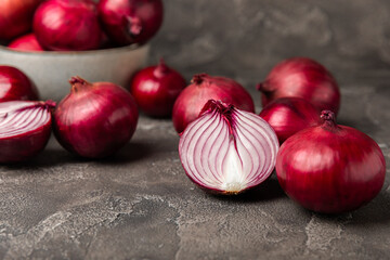 Shallot onion on the kitchen table. onion slice. onion rings. Fresh red Onion. Natural, fresh, vegetarian food. Agricultural products. Healthy eating. Vegetables. Farmer's market.