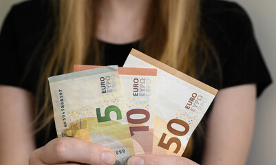 paper euro banknotes, cash in circulation, cash payments, personal savings, gender equality,...