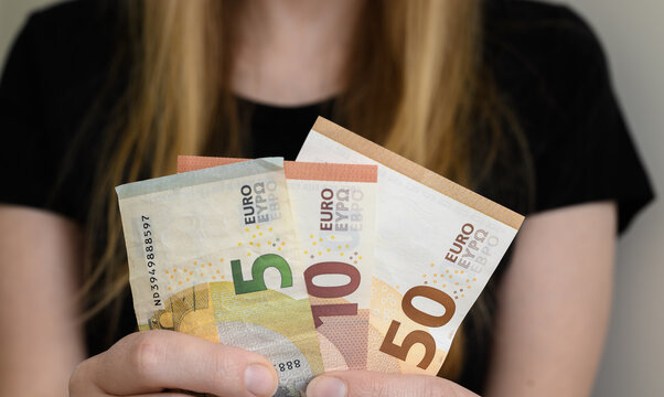 paper euro banknotes, cash in circulation, cash payments, personal savings, gender equality, minimum wage