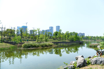 The green scenery of the ecological lake in Chengdu Guixi Ecological Park