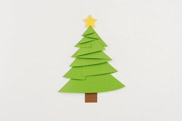 Obraz premium Green Post-it Notes Arranged as a Festive Tree on a White Surface