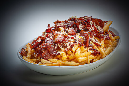Por&ccedil;&atilde;o de fritas com bacon