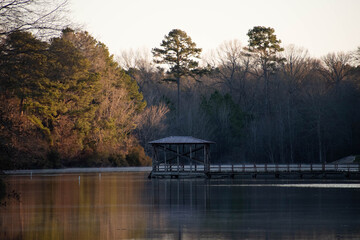 Obraz premium wooden dock over lake