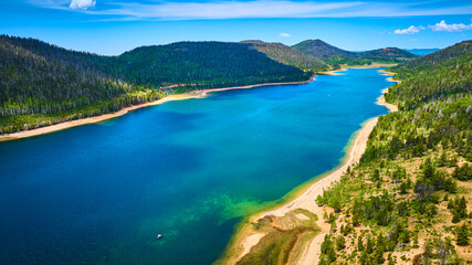 Obraz premium Aerial Navajo Lake Turquoise Water Pine Forest and Sandy Shoreline Utah