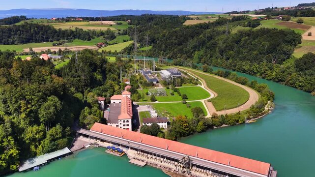 Wasserkraftwerk M&uuml;hleberg im Kanton Bern, September 2025, Schweiz