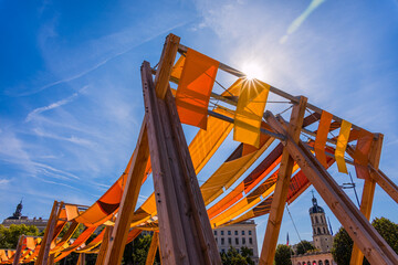 La place Bellecour et le tissage urbain, voile d'ombrage anti canicule à Lyon en France