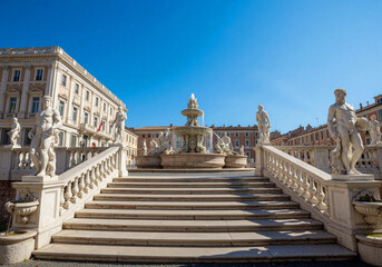 Obraz premium Sunny classical fountain, statues, and grand steps.