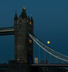 Obraz premium tower bridge at night