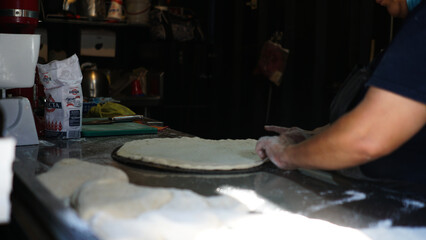 Pizza artesanal en horno de leña tradicional