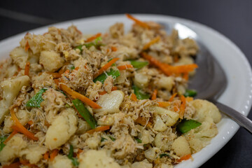 Delicious Stir-Fried Cauliflower and Chicken with Carrots and Green Beans