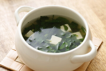 モロヘイヤと豆腐のスープ