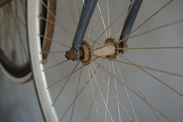 Obraz premium Road Bicycle Wheel with Old Rusty Hub