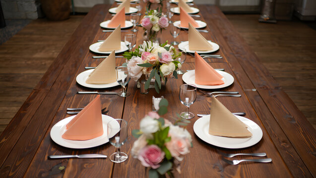 Elegant Rustic Wedding Table Setting: Peach & Beige Napkins, Floral Centerpieces, Wallpaper-Ready Image.