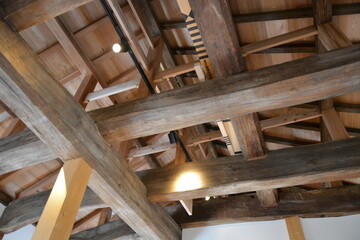 お城の大きな梁