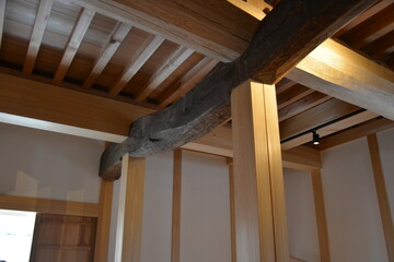お城の大きな梁
