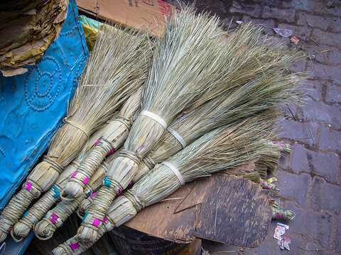 India 2010 Souvenir Broom - Powered by Adobe