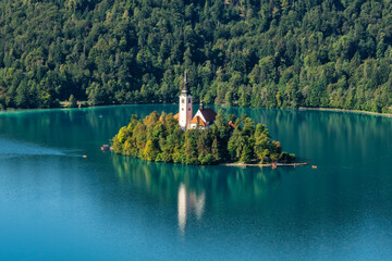 Fototapeta premium A small island in Lake Bled where Mary's pilgrimage church is located in central Slovenia.
