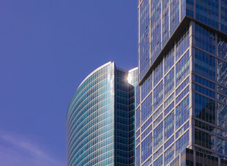 Obraz premium High-rise buildings and skyscrapers on a sunny summer day.