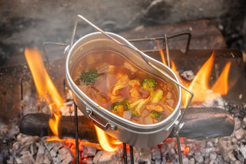 アウトドアで飯ごう　 campsites using a mess kit