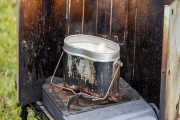 アウトドアで飯ごう　 campsites using a mess kit