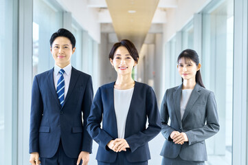 ビジネスマン　ビジネスウーマン　チームワーク