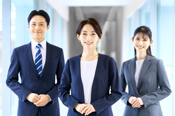 ビジネスマン　ビジネスウーマン　チームワーク