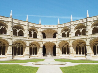 Fototapeta premium Claustro mágico de verano