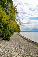 Bevaix, La Pointe du Grain, Neuenburgersee, Seeufer, Uferweg, Wassserv&ouml;gel, Naturschutz, Strand, Kieselstrand, Wassersport, Fr&uuml;hling, Neuenburg, Schweiz