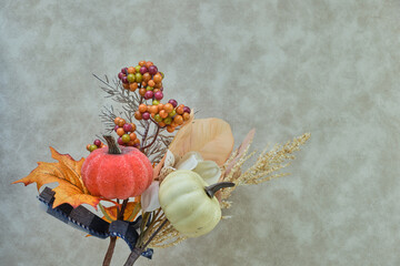 ハロウィン用の造花の飾り