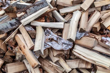 Selbstklebende Fototapeten Brennholz Closeup of an chopped firewood, scattered pile in sunny day.  © kvdkz