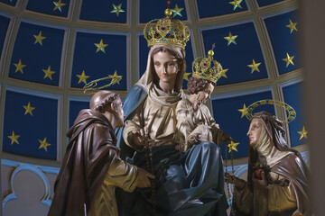 Obraz premium Our Lady of The Holy Rosary Catholic religious statue