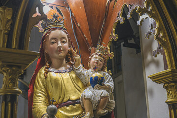 Naklejka premium Our Lady of The Holy Rosary Catholic Religious statue