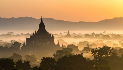 Fototapeta premium Sunrise over Bagan's Ancient Temples, Myanmar
