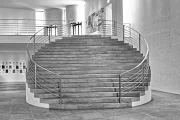 Modernes Treppenhaus im Kunstmuseum Bonn