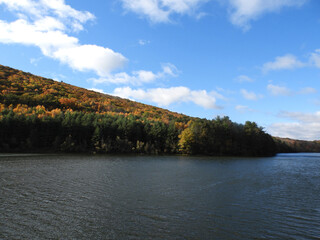 The natural beauty of Tuscarora Lake, during the autumn season. Tuscarora State Park, Schuylkill County, Barnesville, Pennsylvania, Appalachian Mountains