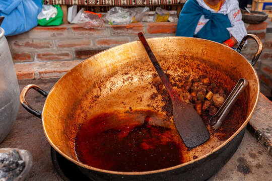 Festival gastron&oacute;mico de comida tradicional t&iacute;pica de Peguche, Imbabura, Ecuador, con exposici&oacute;n de cuy asado, aj&iacute;, y Fritada.