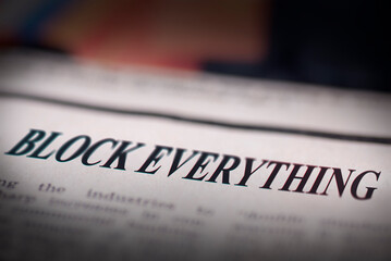 Obraz premium A photo of a newspaper featuring the bold text 