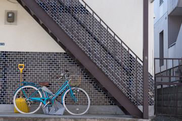 スチール製の階段と自転車