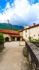 Obraz premium Picturesque village square under a partly cloudy sky