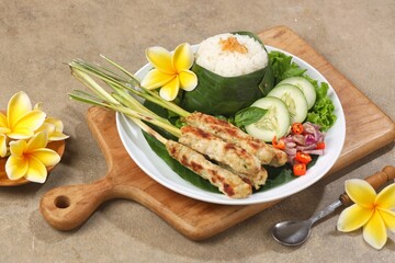 Sate Lilit is a variant of satay from Bali. This satay is made from pork, fish, chicken or beef, then mixed with grated coconut, coconut milk, lime, shallots and pepper.