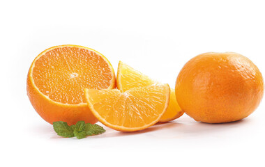 Fresh Cut Oranges with Mint Leaves - Premium Citrus Fruit from Sichuan and Ehime Agricultural Regions