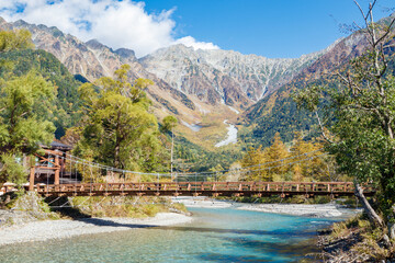 秋の上高地　穂高連峰と河童橋　長野県松本市　Kamikochi in autumn Hotaka mountain range and Kappabashi. Nagano Pref, Matsumoto City.