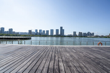 Fototapeta premium empty wooden ground with skyline